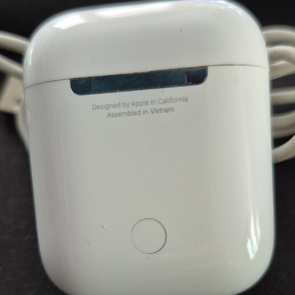 Apple Wireless Earbuds 2nd Generation - Picture 4 of 4